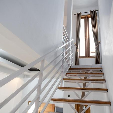 Azalia Homestay Джокякарта Екстериор снимка
