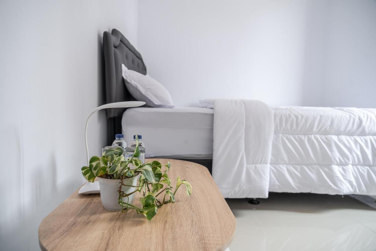 Azalia Homestay Джокякарта Екстериор снимка