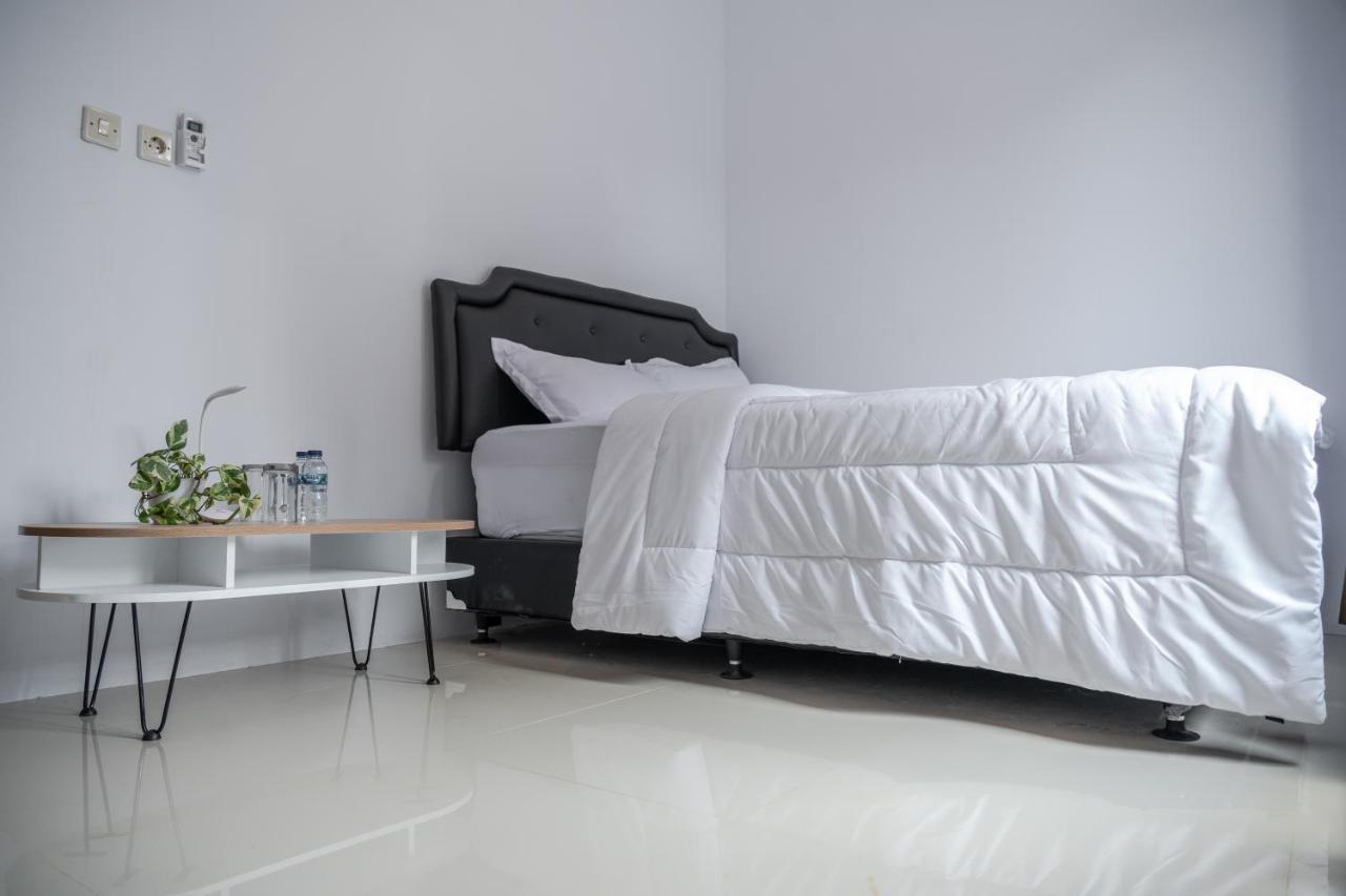 Azalia Homestay Джокякарта Екстериор снимка