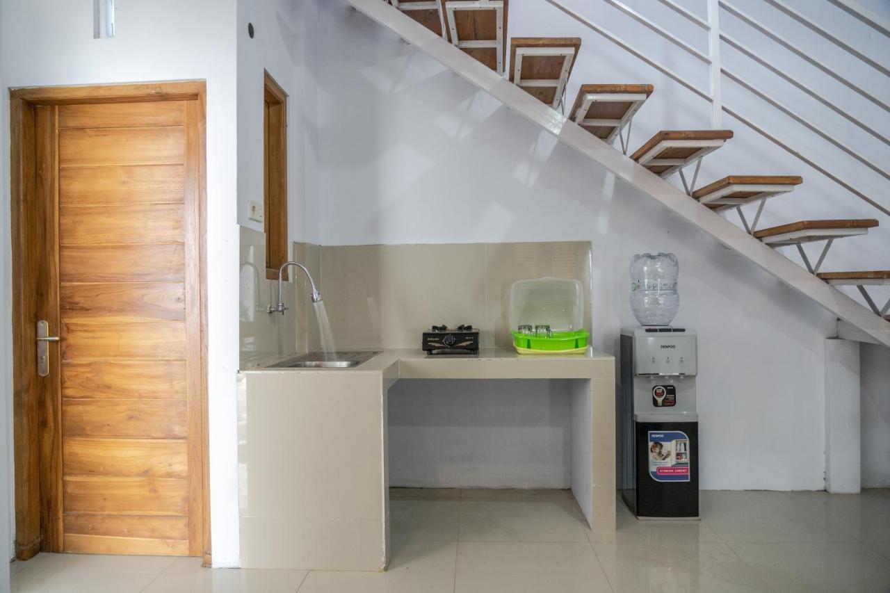 Azalia Homestay Джокякарта Екстериор снимка
