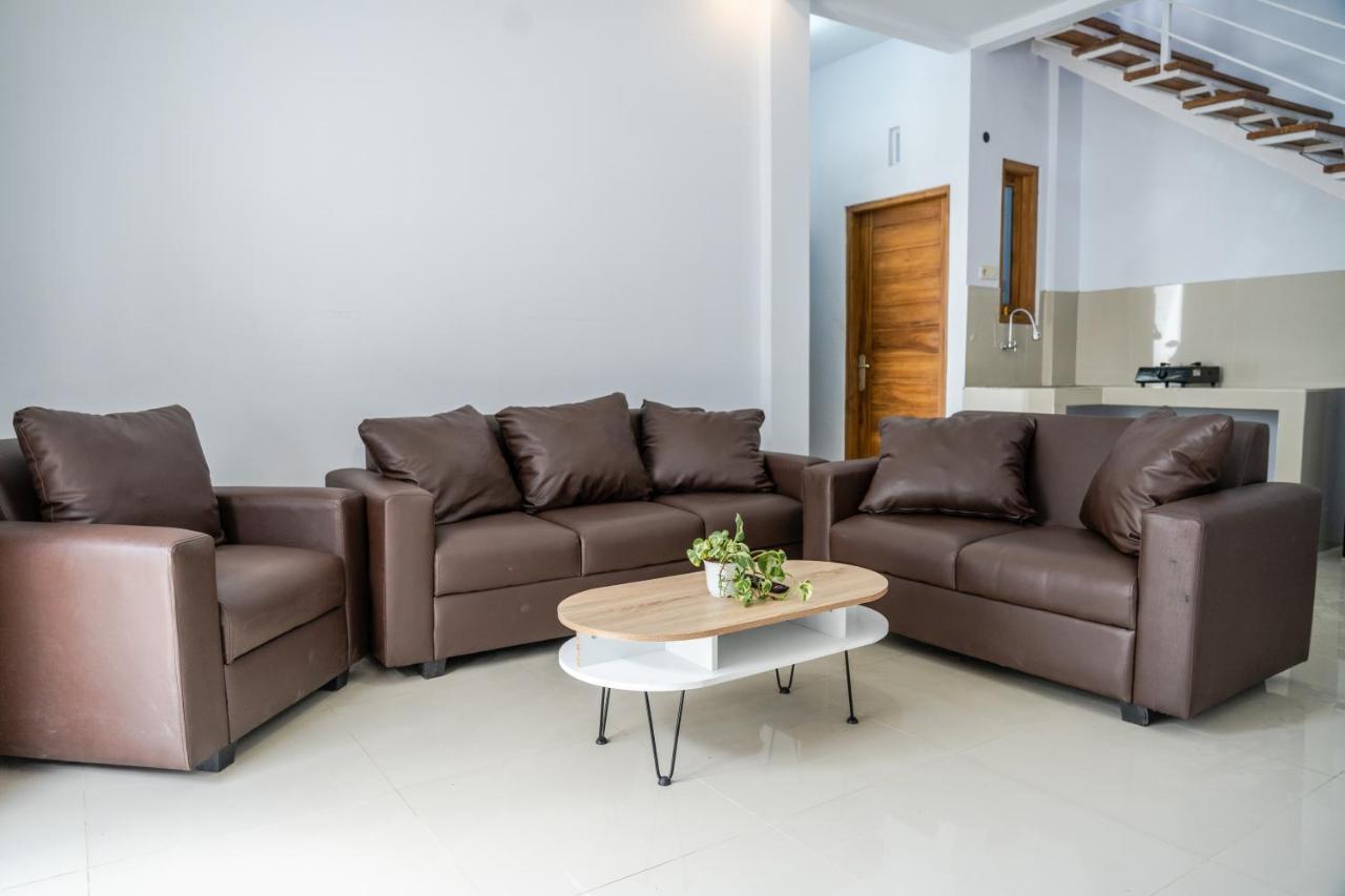 Azalia Homestay Джокякарта Екстериор снимка