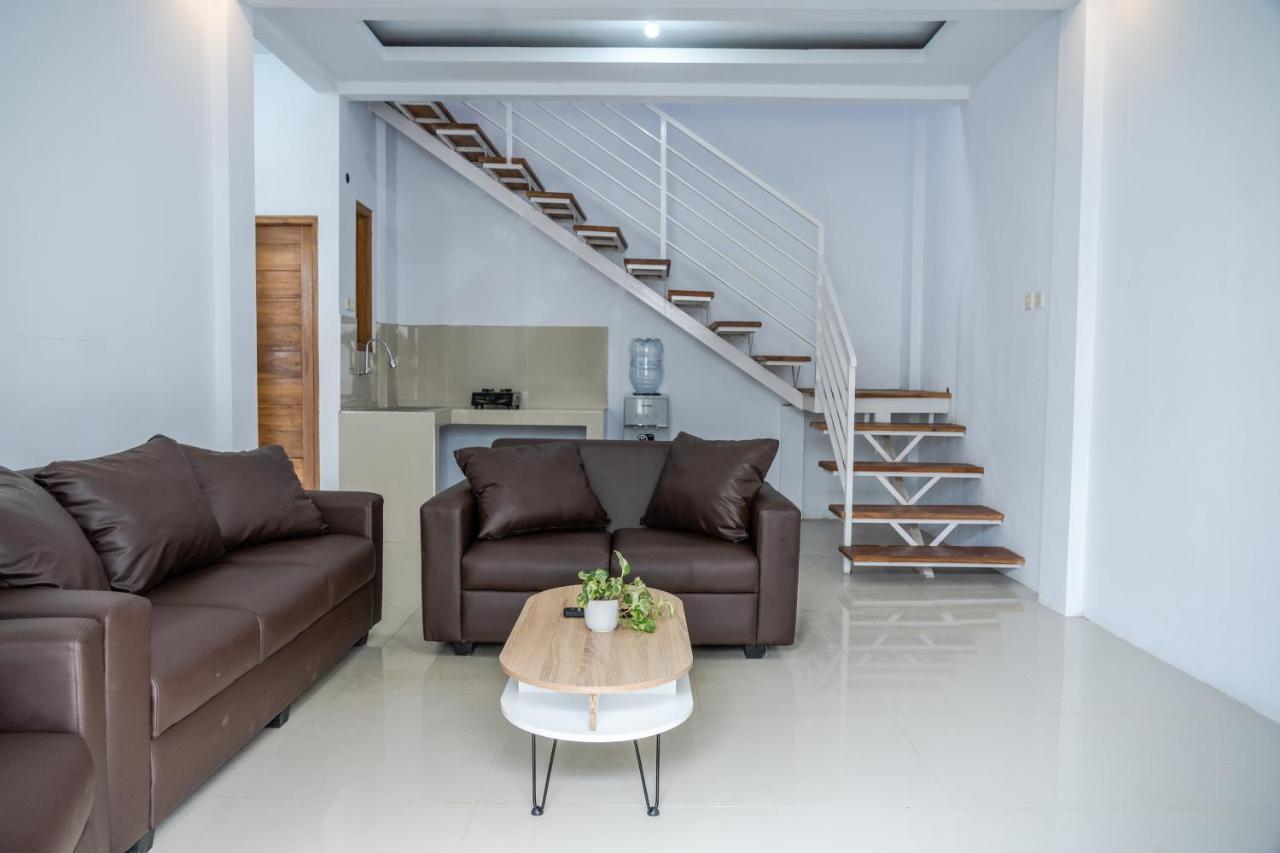 Azalia Homestay Джокякарта Екстериор снимка
